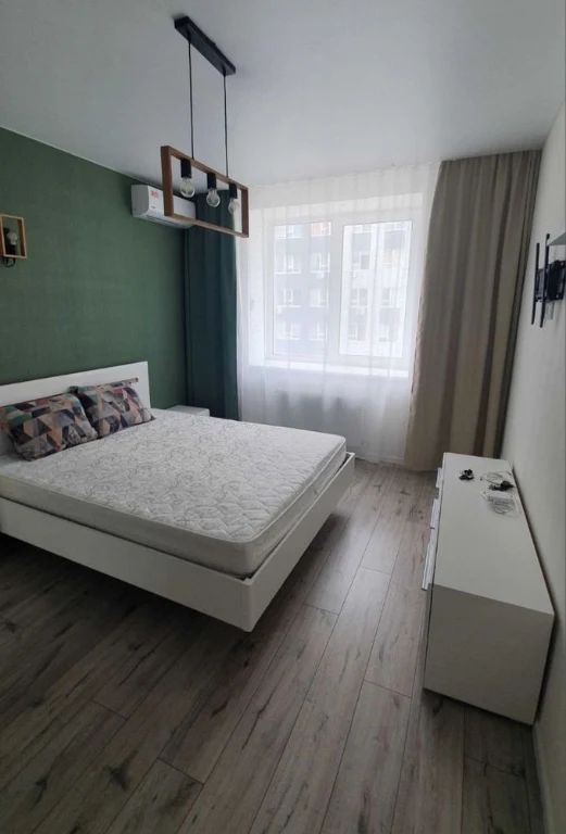 One-bedroom apartment renovated! No commission! Gas! Minimal renovation