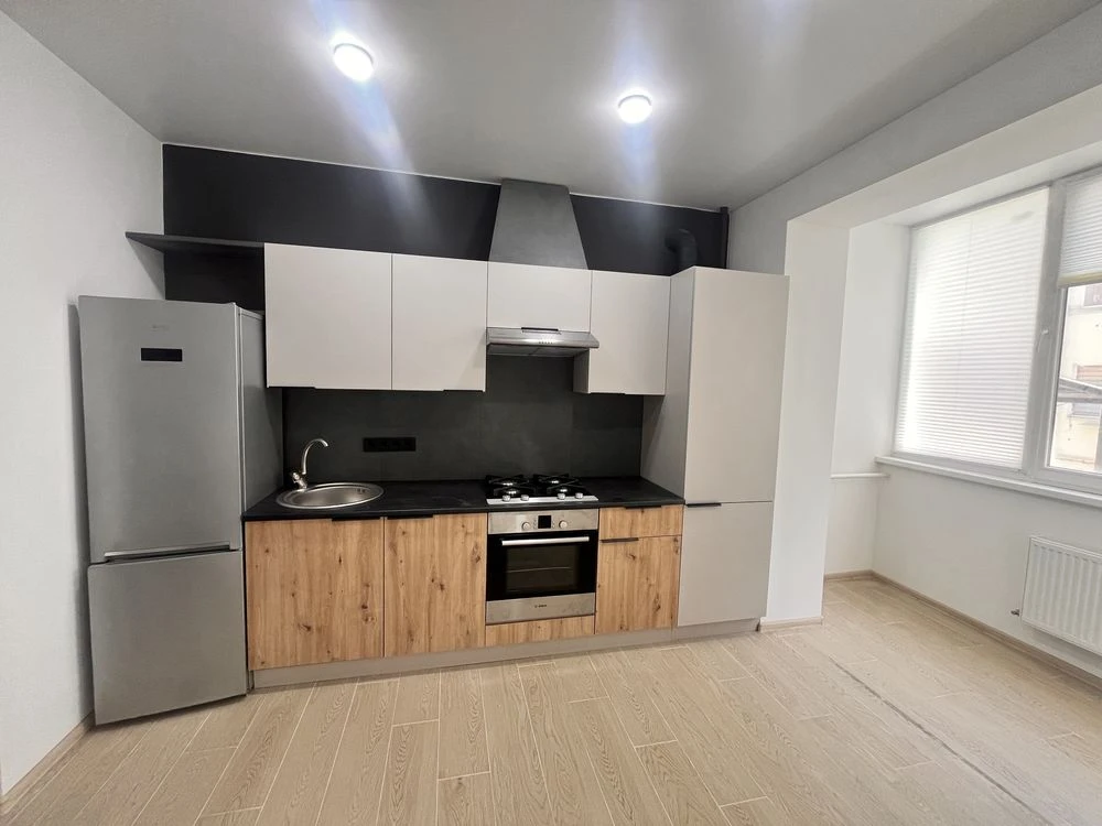 1-bedroom apartment with new renovation! Property with a closed area!