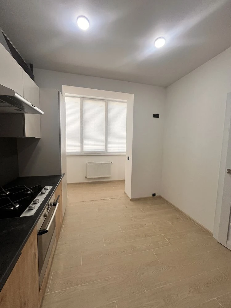 1-bedroom apartment with new renovation! Property with a closed area!