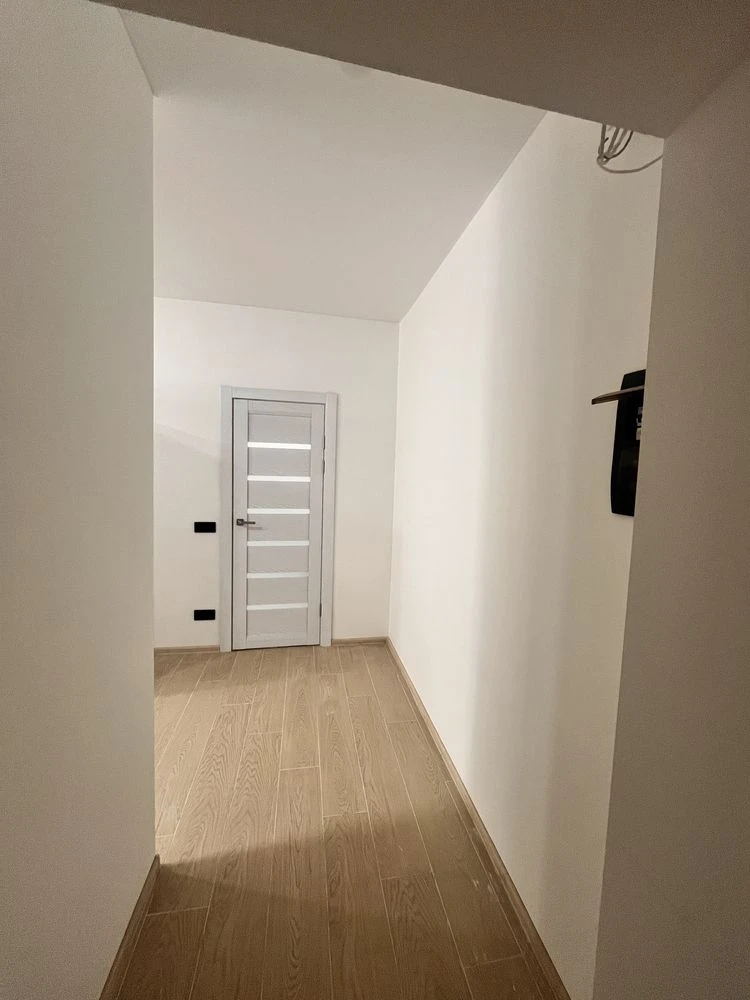 1-bedroom apartment with new renovation! Property with a closed area!