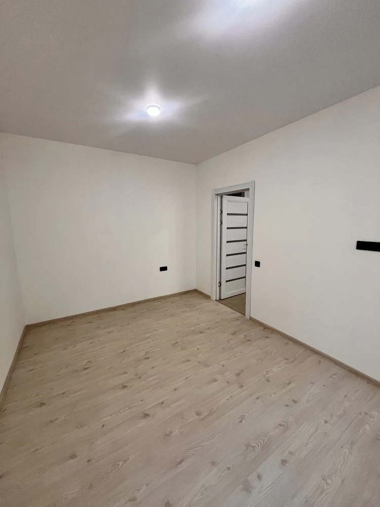 1-bedroom apartment with new renovation! Property with a closed area!