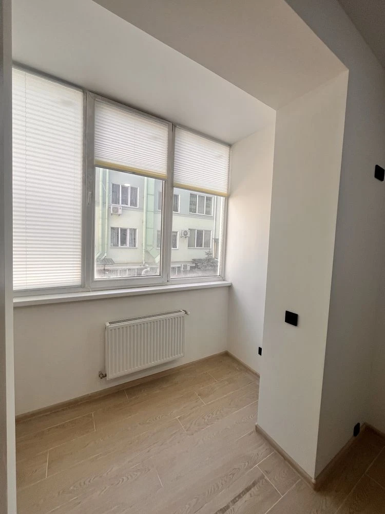 1-bedroom apartment with new renovation! Property with a closed area!