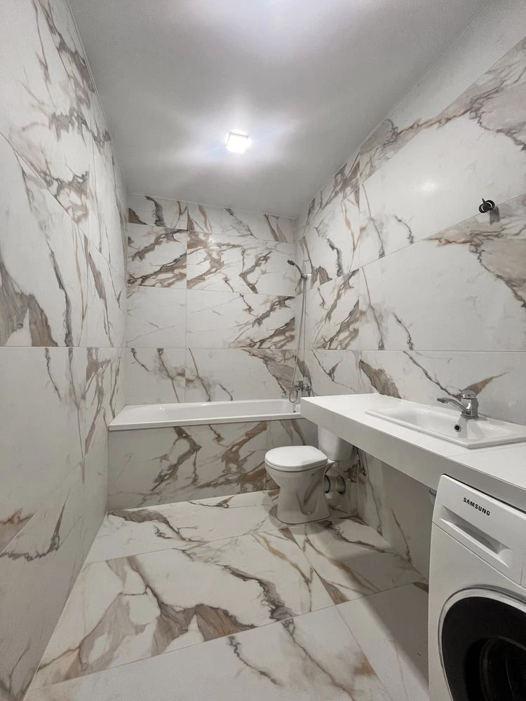 1-bedroom apartment with new renovation! Property with a closed area!