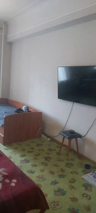 Selling a 3-room apartment near Zashchitnikov Ukrayiny Metro Station.
