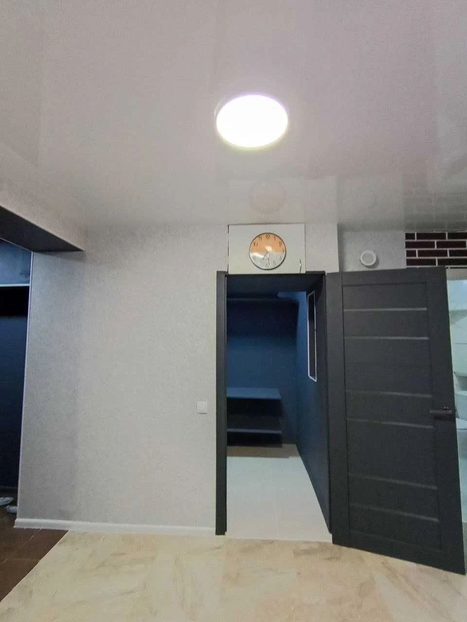 Apartment in the Center, Minimal Decoration