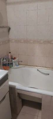 Selling a 3-room apartment near Zashchitnikov Ukrayiny Metro Station.
