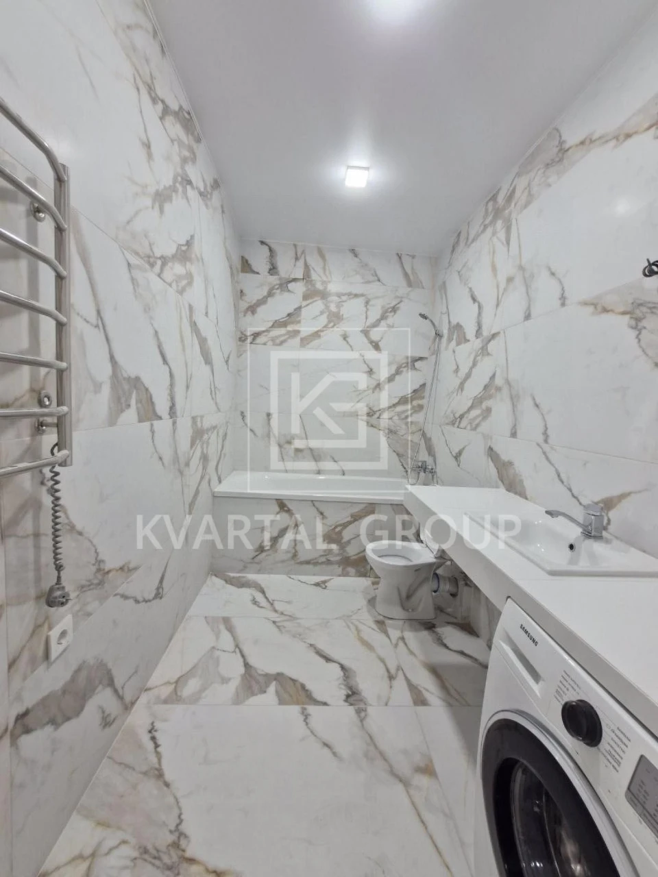 One-bedroom apartment with fresh renovation! Individual gas heating