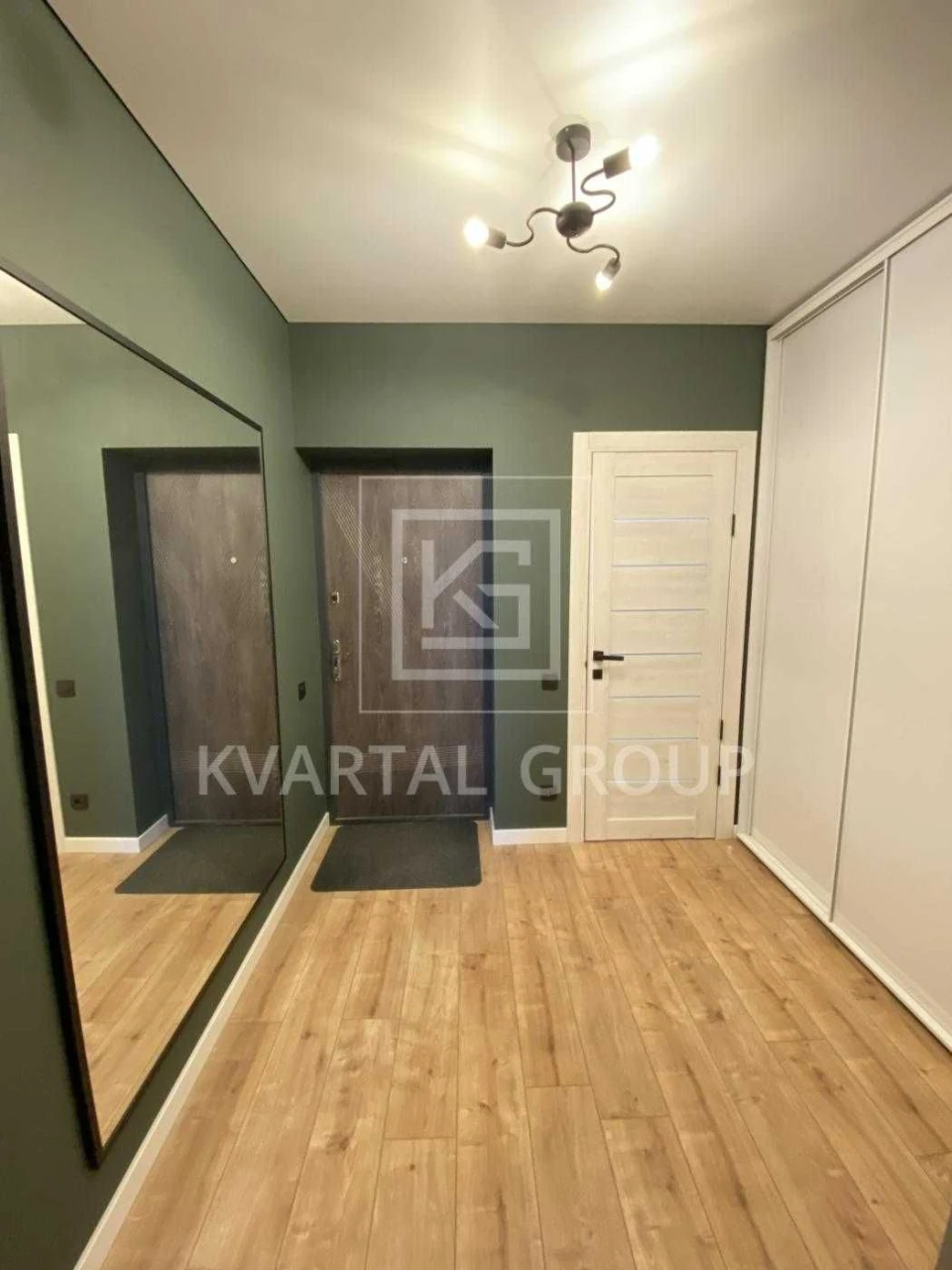 For Sale: Stunning 1-bedroom apartment near Central Park with renovation