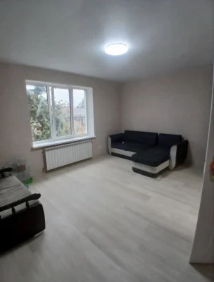 NO COMMISSION! Nice ONE-BEDROOM apartment renovated. Individual seller