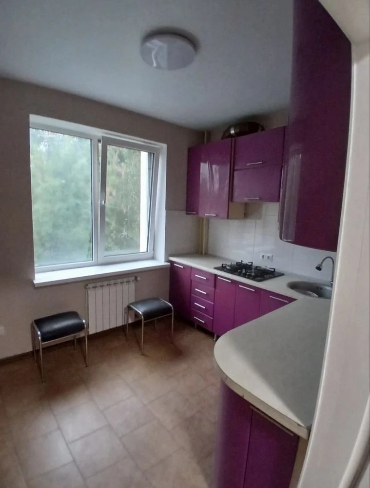NO COMMISSION! Nice ONE-BEDROOM apartment renovated. Individual seller