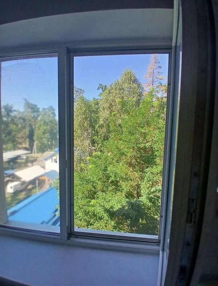 NO COMMISSION! Nice ONE-BEDROOM apartment renovated. Individual seller