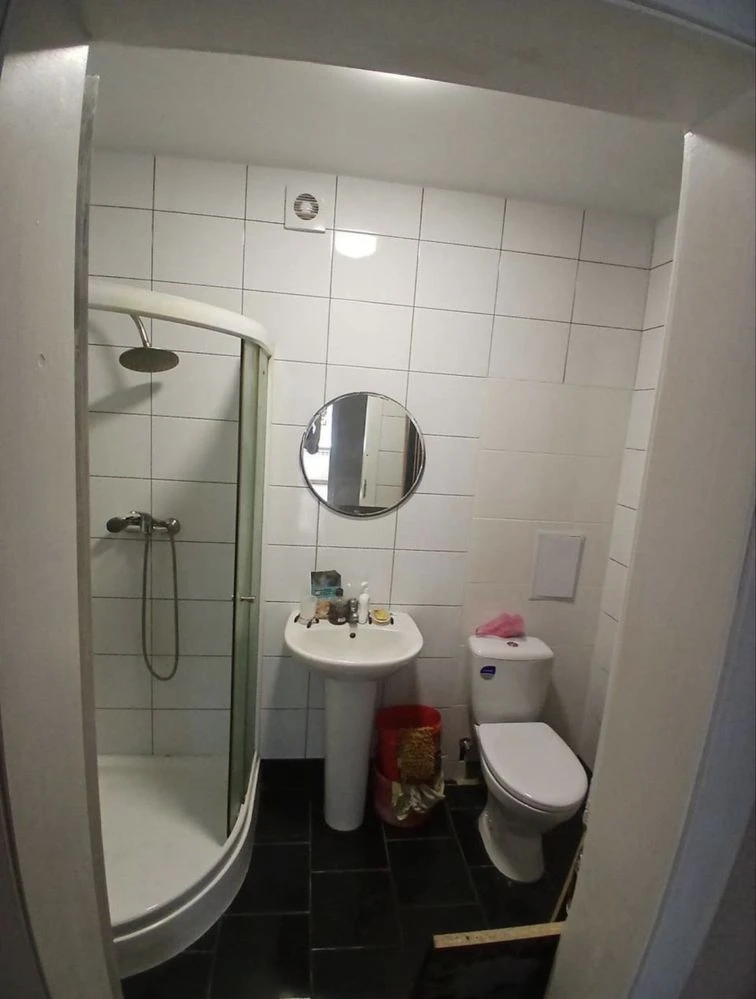 NO COMMISSION! Nice ONE-BEDROOM apartment renovated. Individual seller