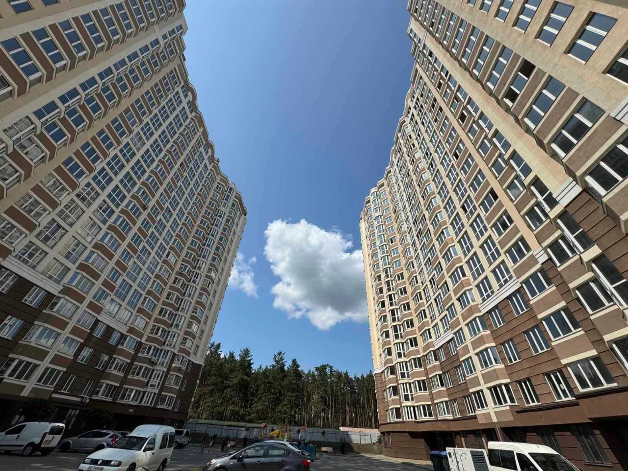 Cozy 2-room apartment in a completed residential complex. 7 km from Kyiv. Forest nearby. Waterfront
