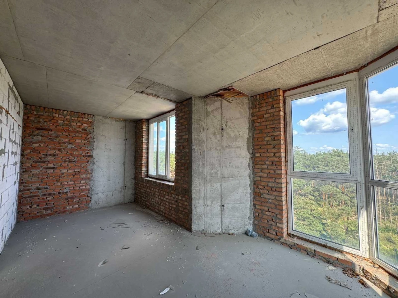 Cozy 2-room apartment in a completed residential complex. 7 km from Kyiv. Forest nearby. Waterfront