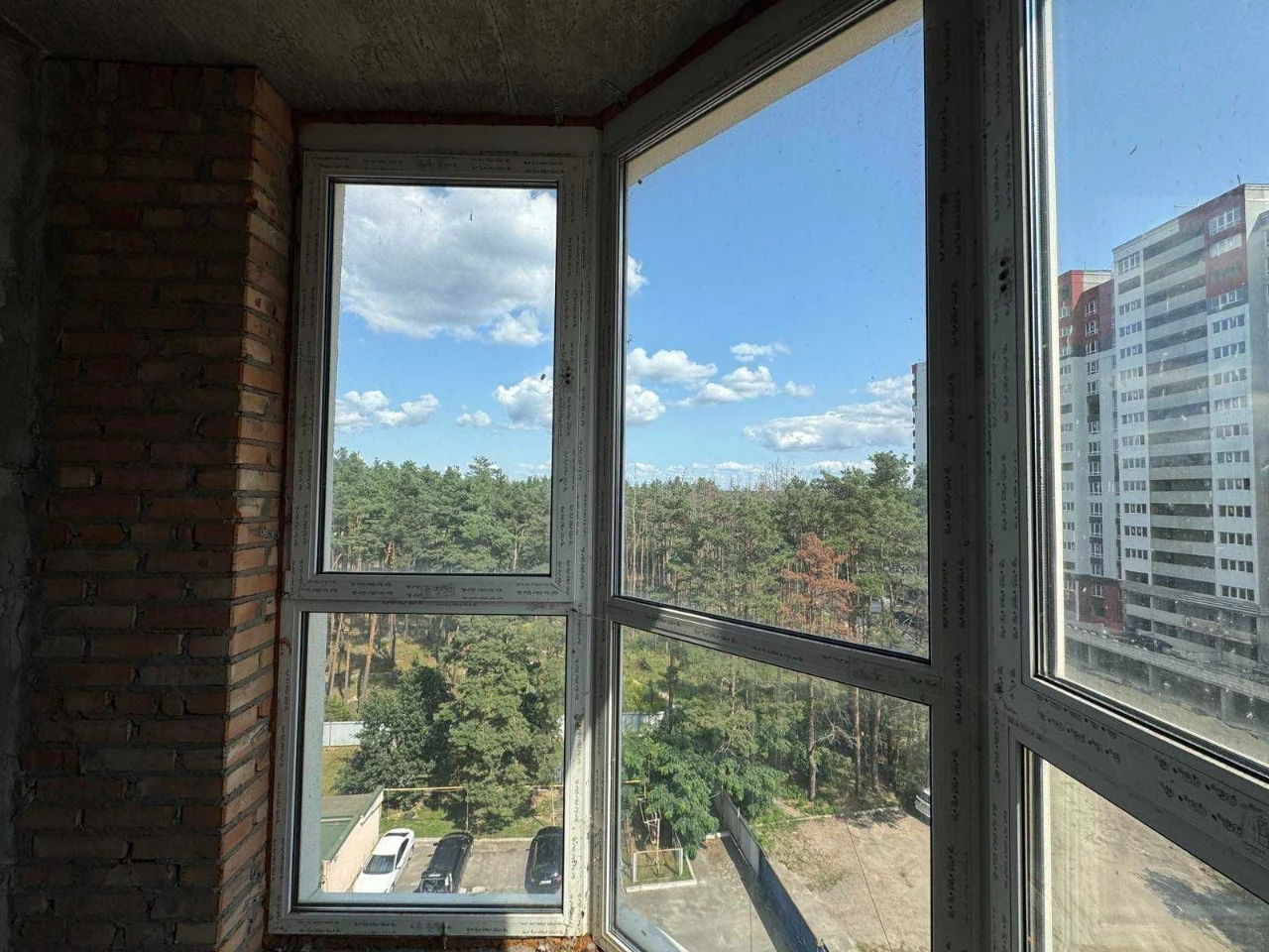 Cozy 2-room apartment in a completed residential complex. 7 km from Kyiv. Forest nearby. Waterfront