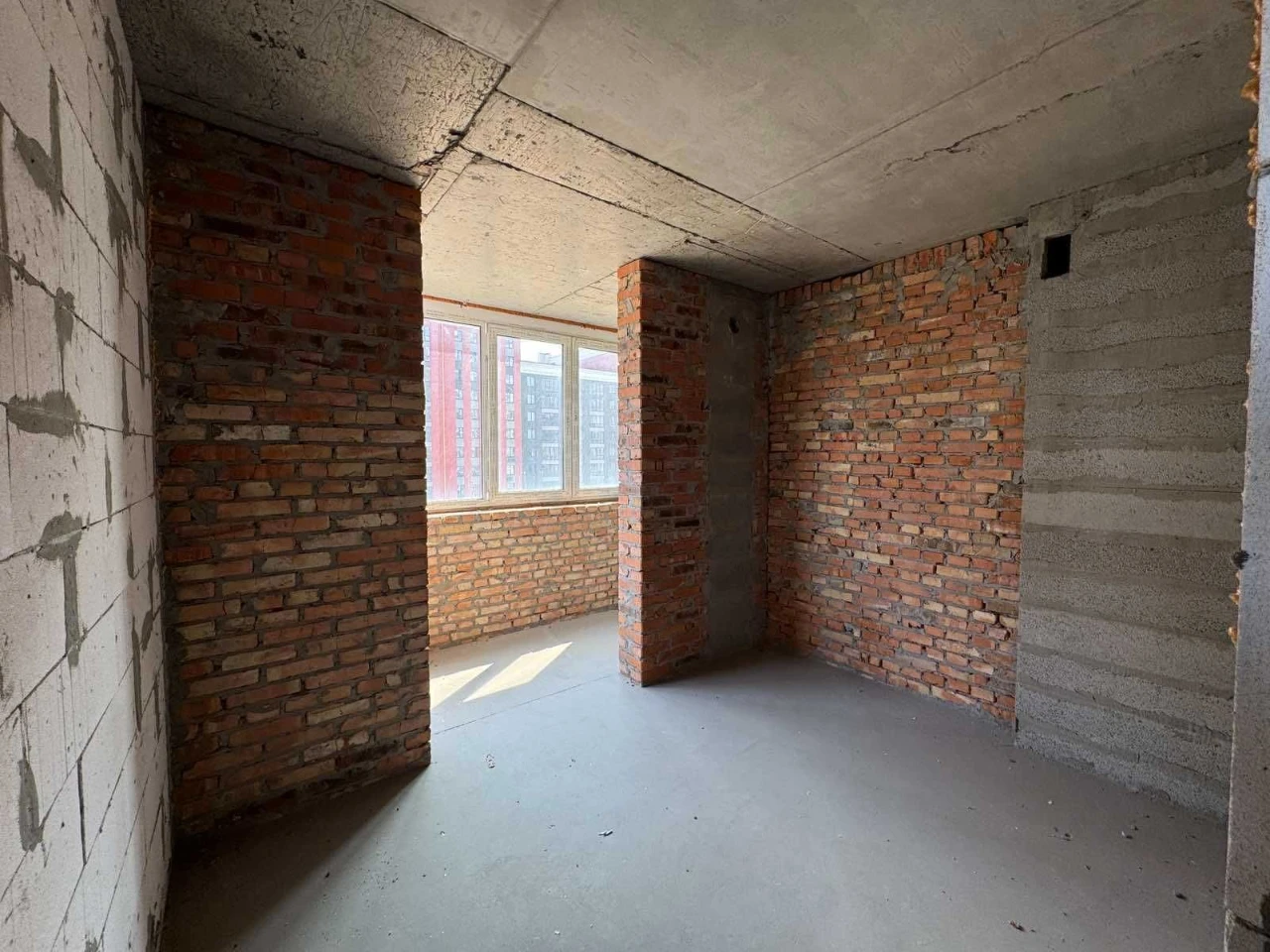 Cozy 2-room apartment in a completed residential complex. 7 km from Kyiv. Forest nearby. Waterfront