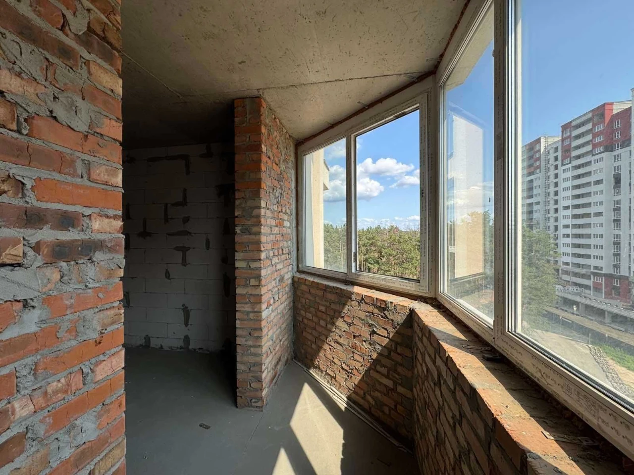 Cozy 2-room apartment in a completed residential complex. 7 km from Kyiv. Forest nearby. Waterfront