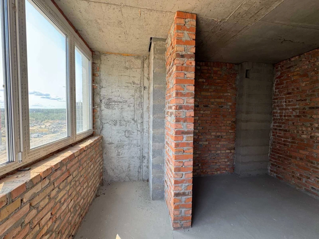 Cozy 2-room apartment in a completed residential complex. 7 km from Kyiv. Forest nearby. Waterfront