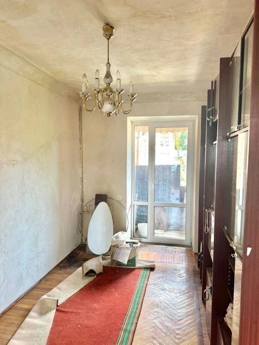 D1M I will sell a 3-room apartment in the very center of Ne Za Vsi kosh