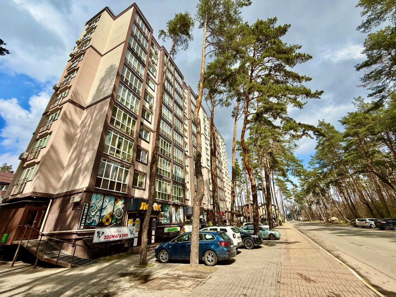 Продам укомплектовану трикімнатну квартиру з якісним ремонто