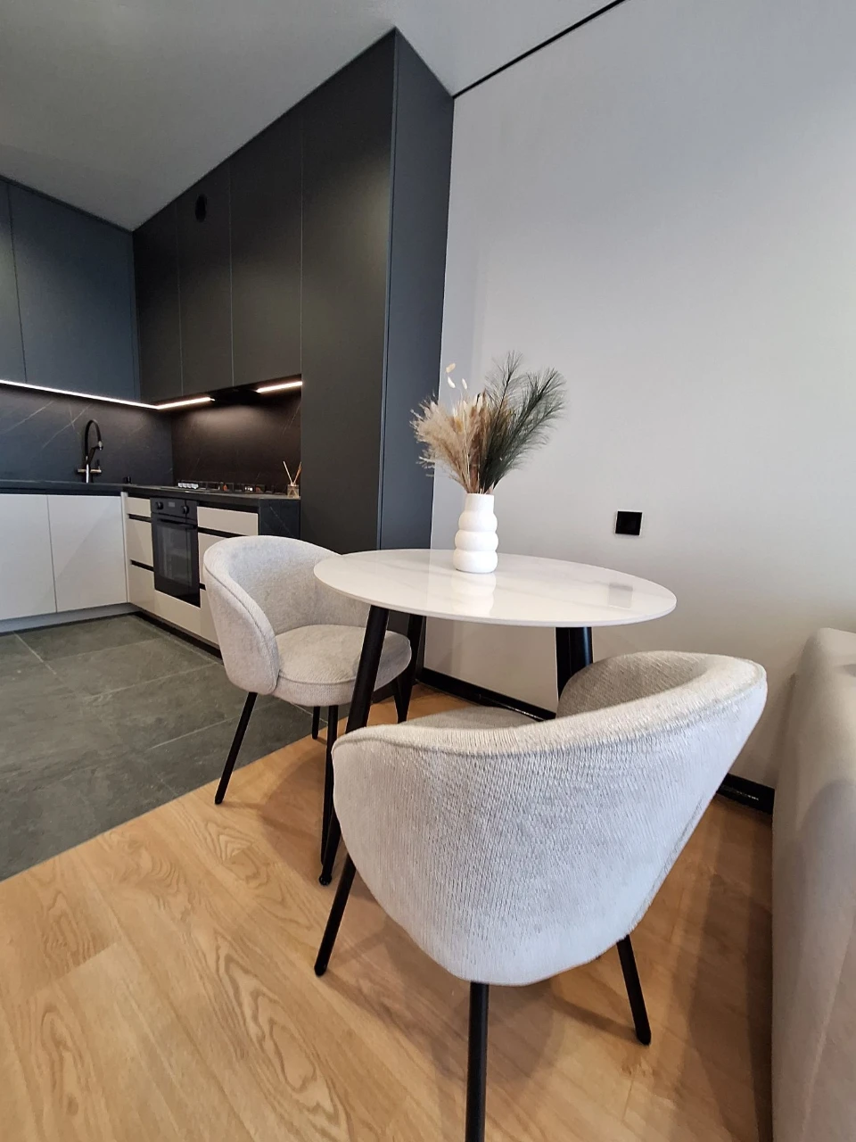 For Sale: 1-bedroom apartment 42 sq m with new modern renovation! Gas available!