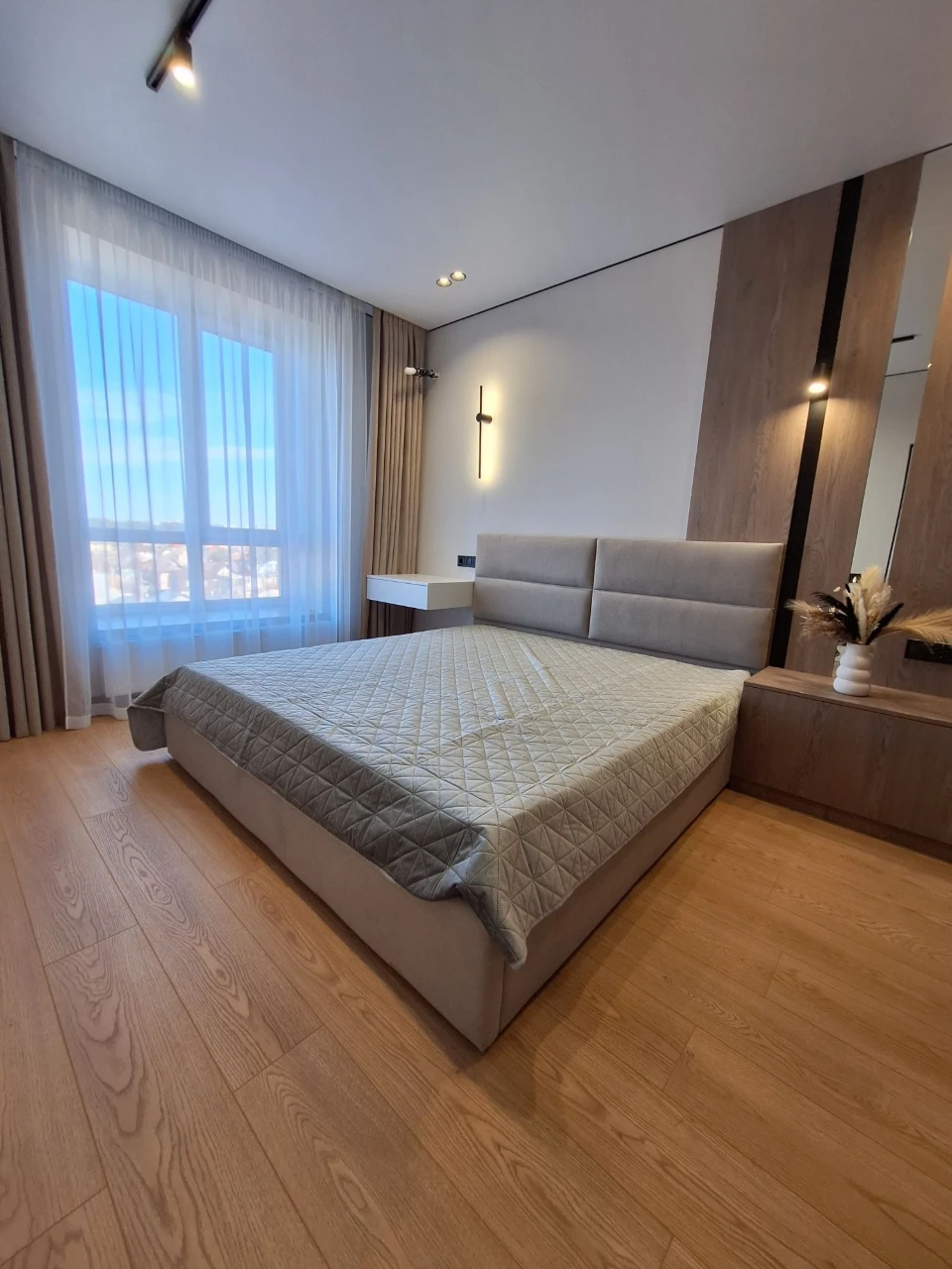 For Sale: 1-bedroom apartment 42 sq m with new modern renovation! Gas available!