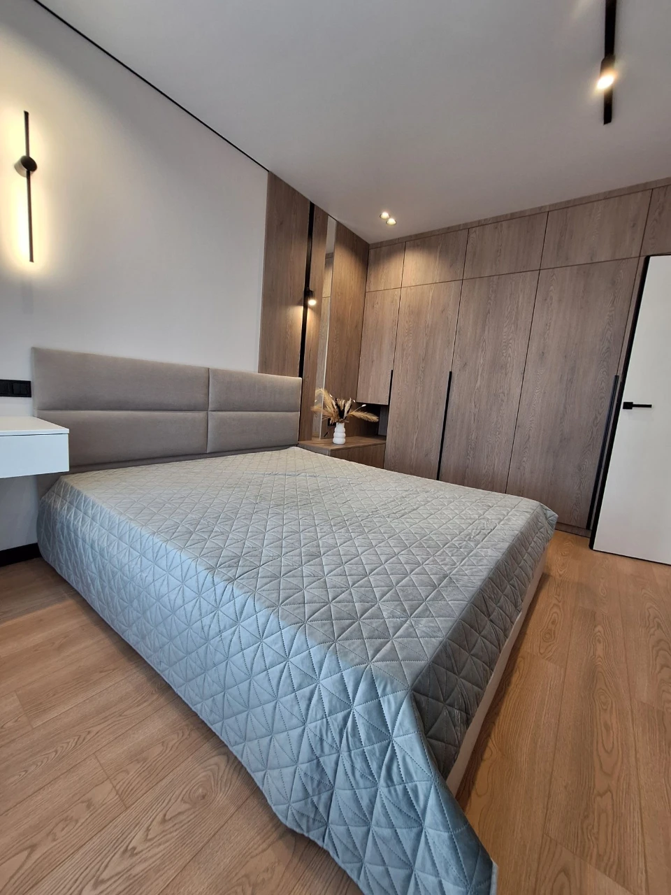 For Sale: 1-bedroom apartment 42 sq m with new modern renovation! Gas available!