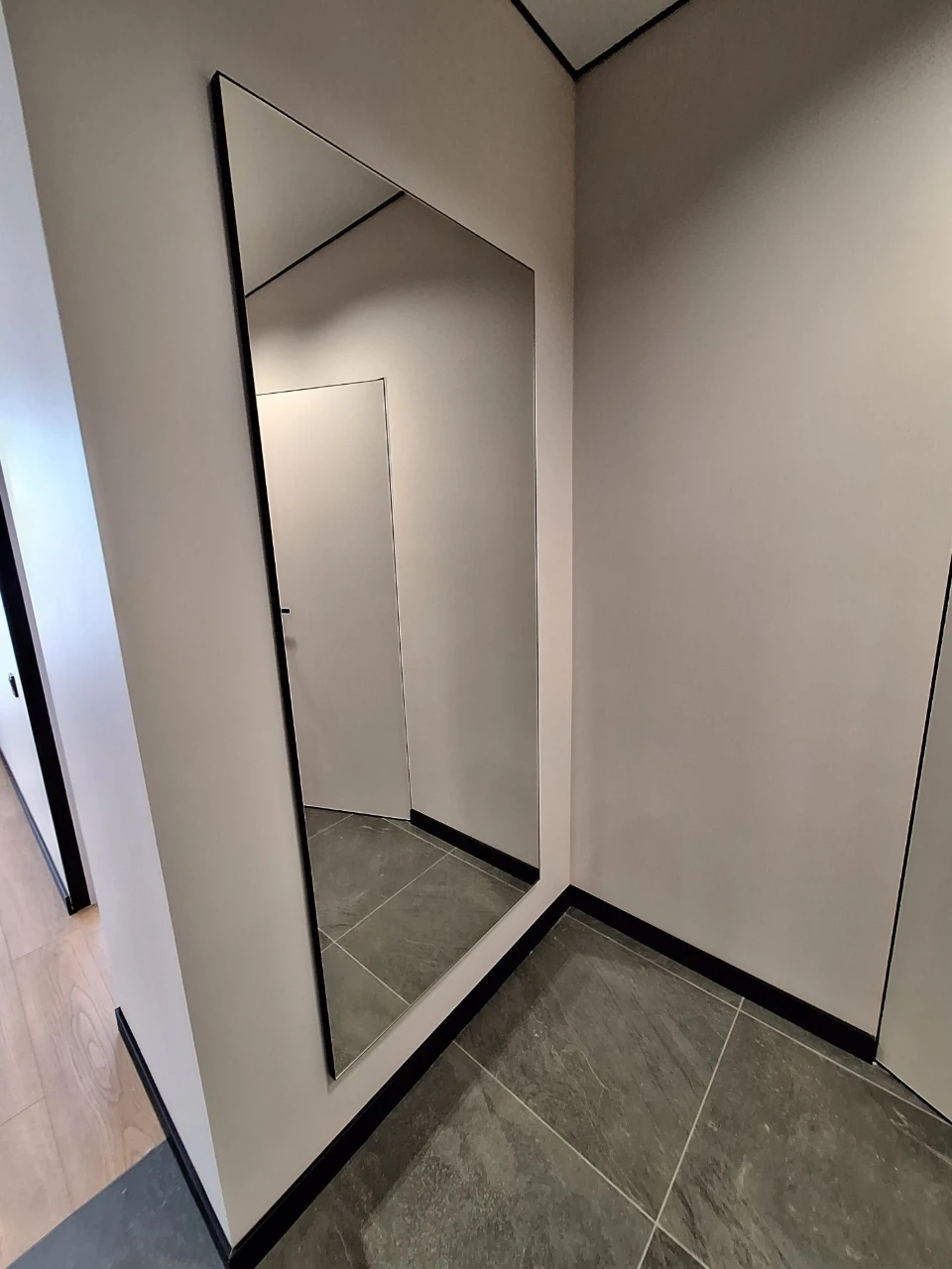 For Sale: 1-bedroom apartment 42 sq m with new modern renovation! Gas available!