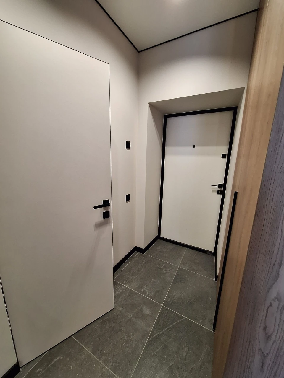 For Sale: 1-bedroom apartment 42 sq m with new modern renovation! Gas available!
