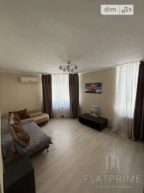 Sale of a 2-room apartment with renovation on Oleny Pchilky Street, 6. Pozn