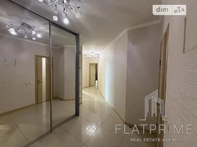 Sale of a 2-room apartment with renovation on Oleny Pchilky Street, 6. Pozn