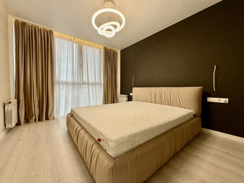 For Sale: 3-bedroom apartment in a beautiful renovation! Irpin, Stelmakh Park