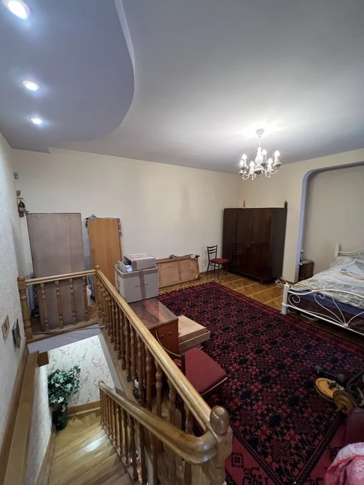 Сдам 4 х к дом на Комитетской ,квартира в 2 уровня с местом