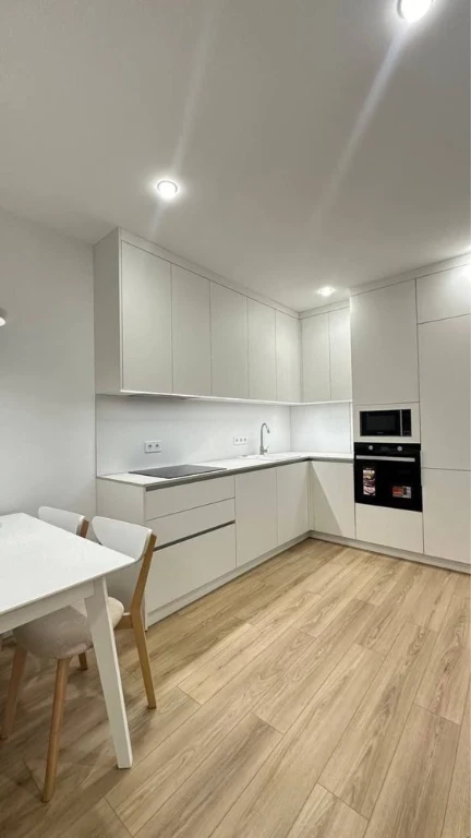 Apartment in new building with quick access to Kyiv. New renovation
