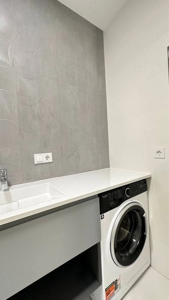 Apartment in new building with quick access to Kyiv. New renovation