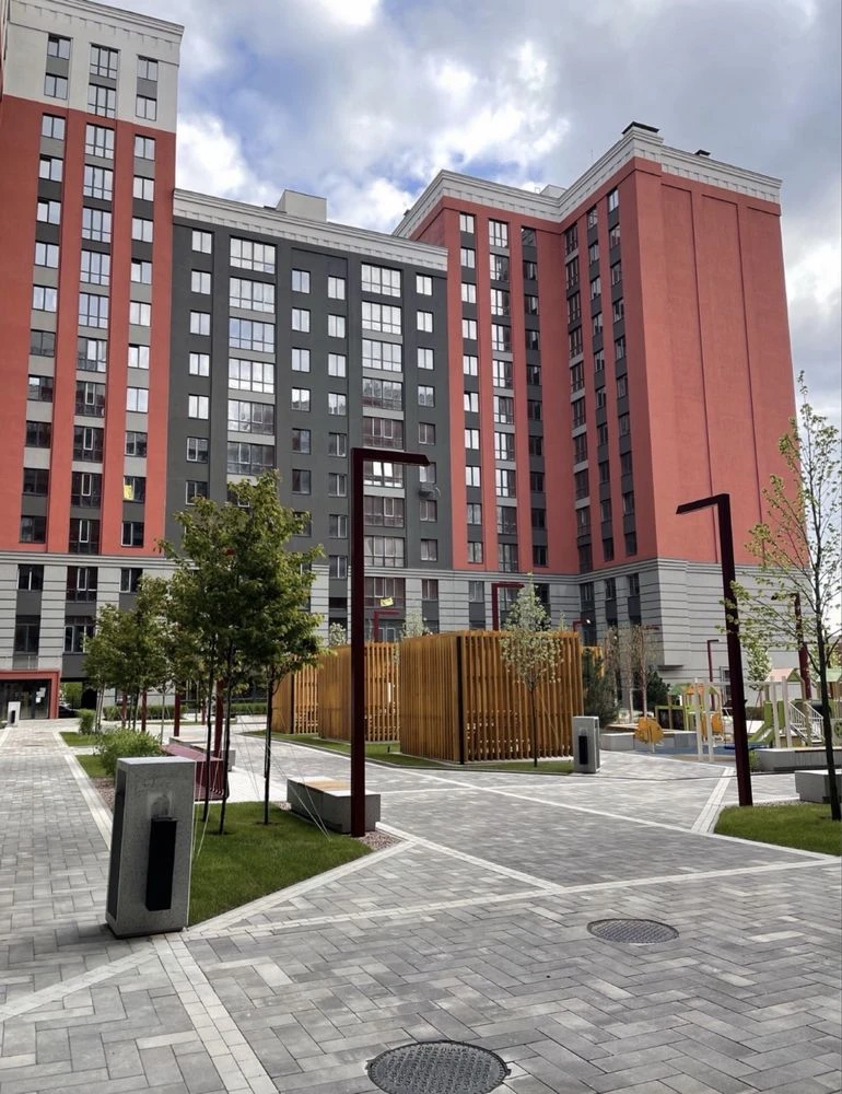 Apartment in new building with quick access to Kyiv. New renovation