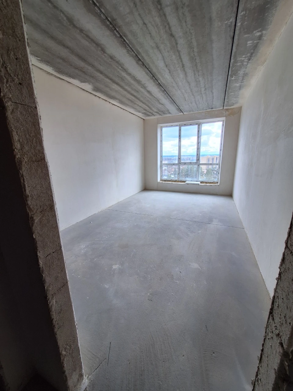For Sale: Spacious 2-bedroom apartment! Irpin, city center! yeOsel TACK