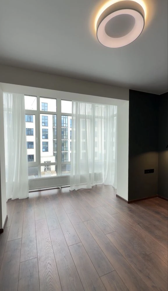 Sale of a spacious one-bedroom apartment with designer renovation