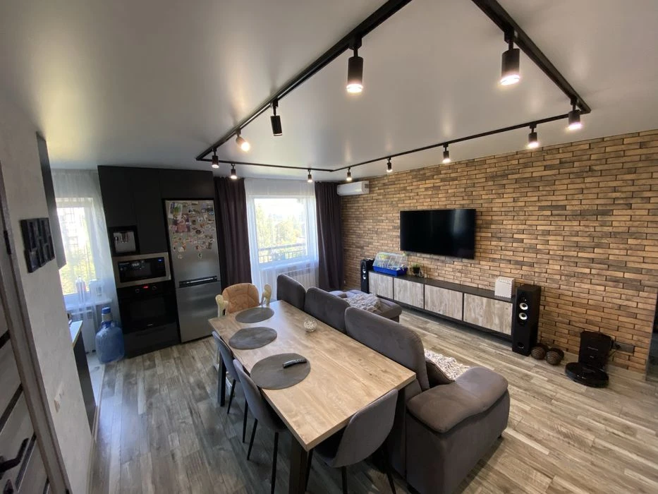 Продам 3-х кімтатну квартиру Космос Ситова 13