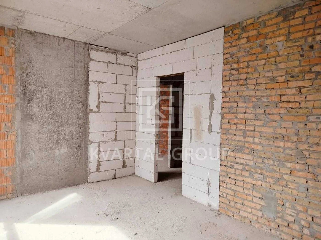 Продам Велику 1к квартиру+кухня вітальня 15м2 у зданому Буди