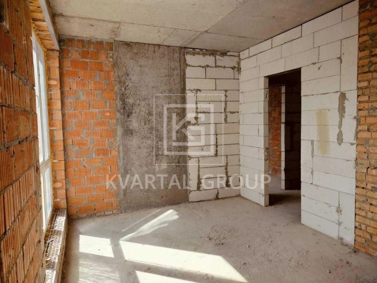 Продам Велику 1к квартиру+кухня вітальня 15м2 у зданому Буди