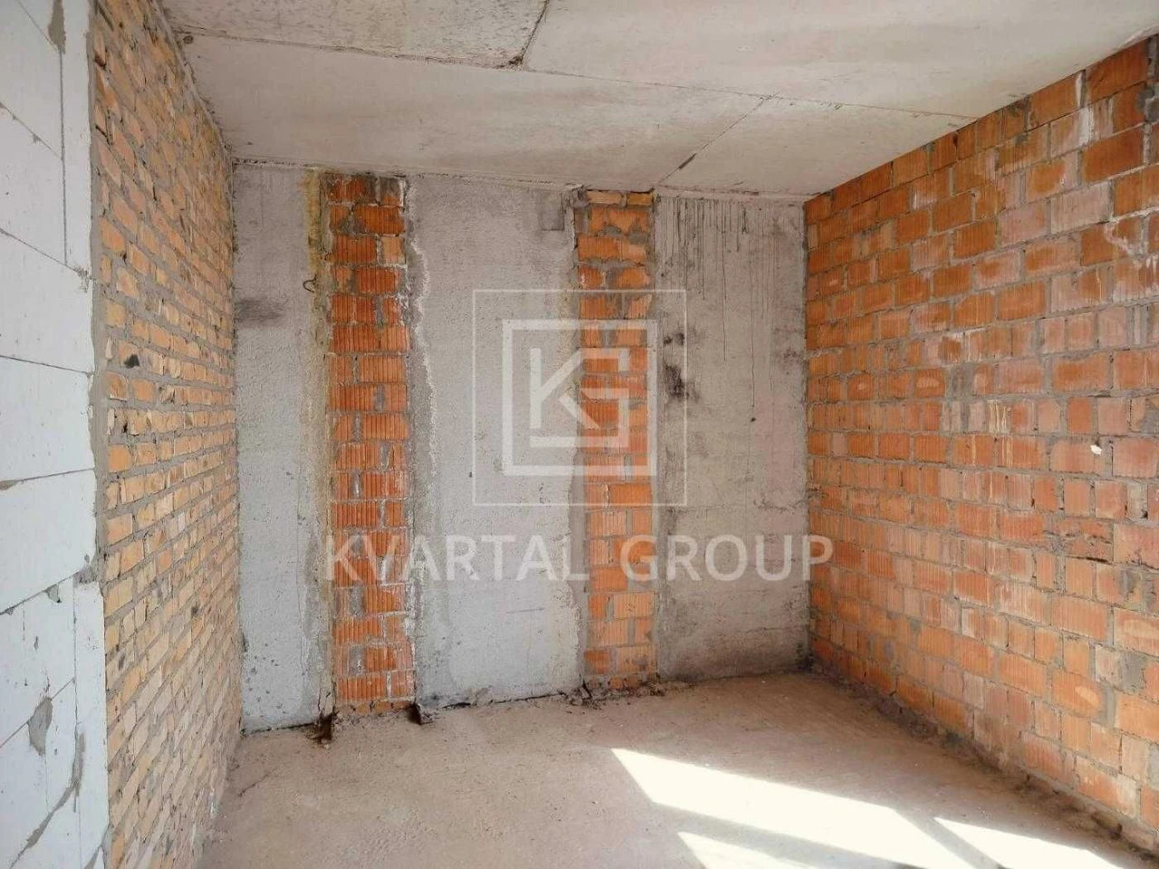 Продам Велику 1к квартиру+кухня вітальня 15м2 у зданому Буди