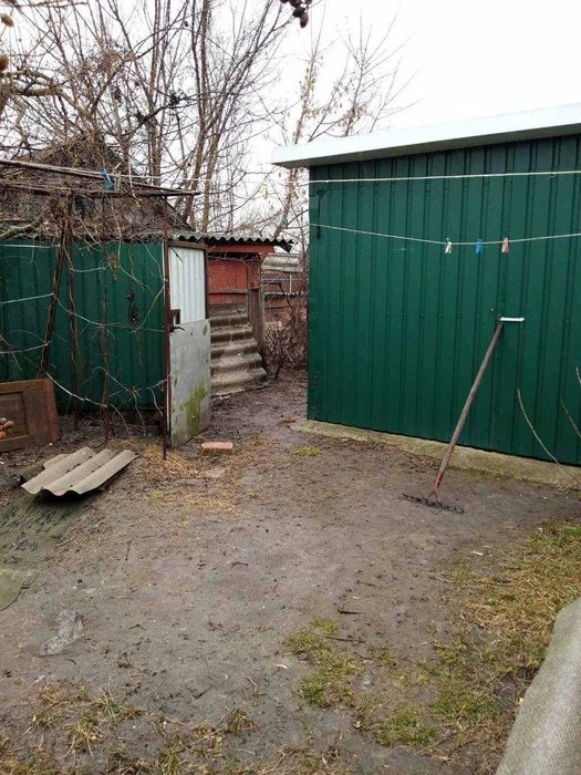 Частина будинку з окремим двором !!