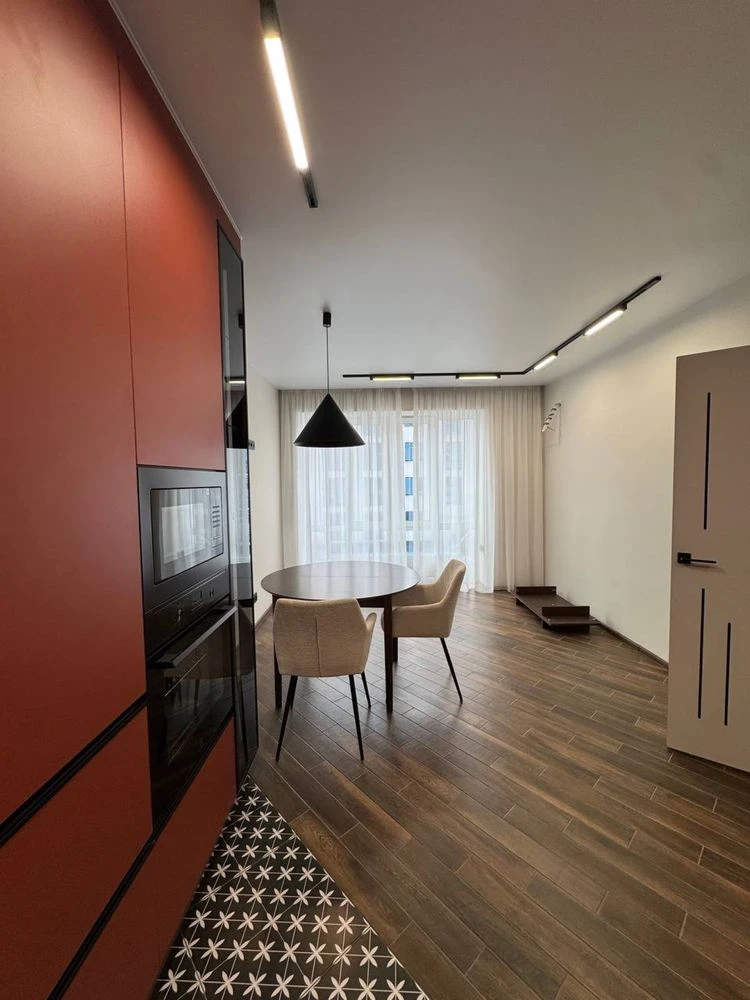 Стильная просторная квартира с дизайнерским ремонтом по супер цене