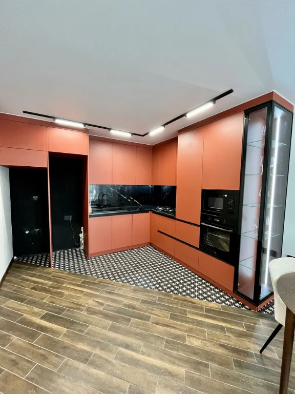 One-bedroom apartment with new renovation! Gas! Heated floor!
