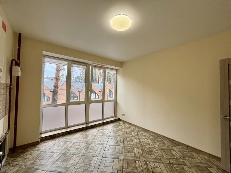 Central Park. 2-bedroom apartment renovated. Certificate.