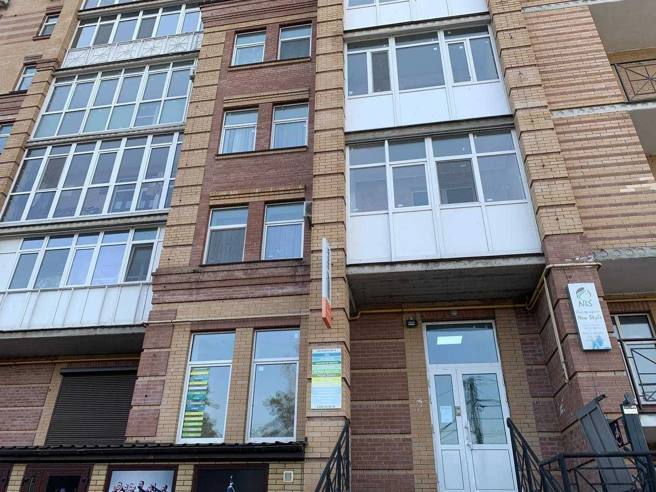 Spacious 1-bedroom apartment in the city center, 2nd floor, with a balcony.