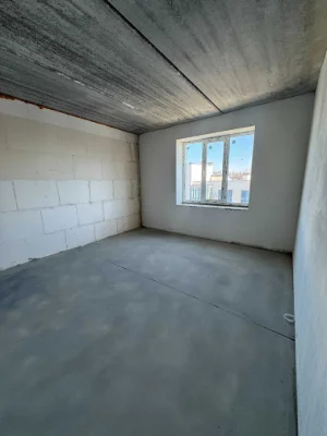 Great offer for a 2-room apartment for renovation, 56.9 sq m. Minimum percentage of ownership!