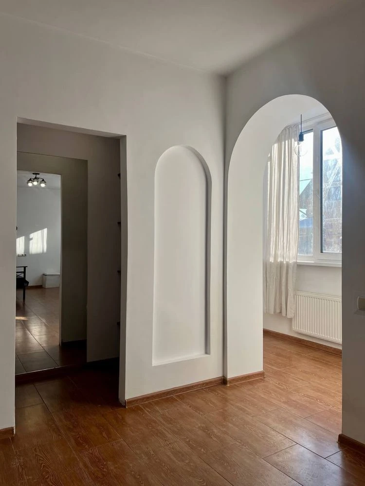 NO COMMISSION! Spacious 2-bedroom apartment with minimal paperwork
