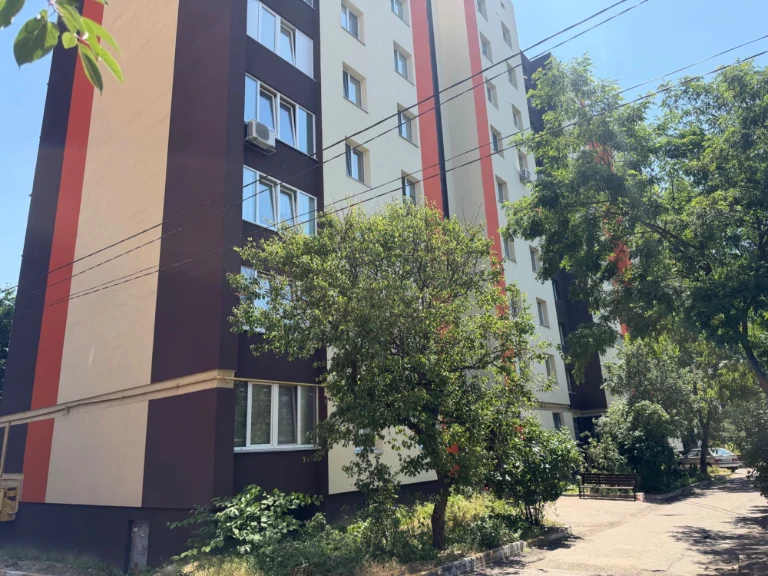 Продається 3-кімнатна квартира в центрі міста, вул. Соборна 107